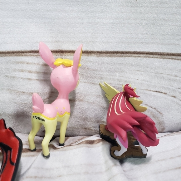 Pokemon Mini Figures Yveltal Spring Deerling Zamazenta Set Of 3 Vinyl - Picture 7 of 11